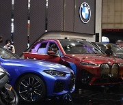 [포토] BMW, 'iX, iX4,뉴iX3' 웅장한 모습 (2021 서울 모빌리티쇼)