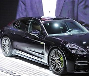 막강한 포르쉐의 라인업.. '911 GTS'·'마칸 GTS' 공개에 탄성