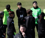 평가전 앞둔 콜린 벨 한국 여자축구대표팀 감독