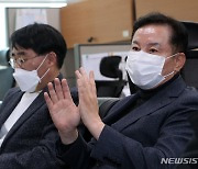 '답변하는 송지용 전북도의회 의장'