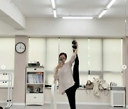'재벌2세♥' 박현선, 7개월 임산부가 이렇게 유연해? D라인 뽐내며 '발레'