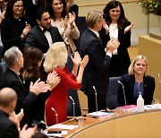 스웨덴 첫 여성 총리, 선출 7시간만에 사임한 이유는?