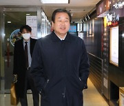가짜 수산업자에게 렌터카 받은 혐의 받는 김무성 전 의원 소환