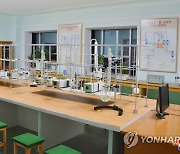 첨단기술에 매달리는 북한 "한순간도 머리를 쉬지말고 탐구해야"