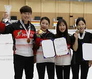 전북도청 컬링팀, 회장배 믹스더블 대회서 금·은메달 획득