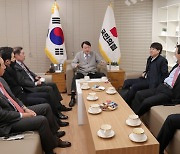 尹 선대위, '딸 특혜채용' 김성태 사퇴 없다.."유죄 확정 안돼"