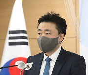 '이산가족 상봉' 관련 질문 받는 차덕철 부대변인