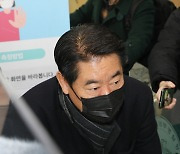 경찰 출석하는 최윤길 전 성남시의회 의장