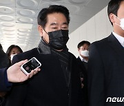 '로비 의혹' 최윤길 전 성남시의회 의장 경찰 출석