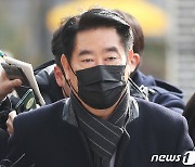 '로비 의혹' 최윤길 전 성남시의회 의장, 경찰 출석