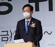 송영길 "월 100만원 노령수당, 대선 공약으로 적극 검토"
