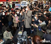李 "종전선언 반대, 평화관 의심" vs 尹 "탈원정은 실정, 탈문재인 해야"