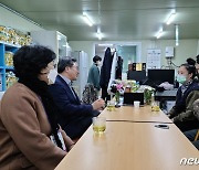 '새로운물결' 창당 선언한 김동연, 부여 찾아 계정은씨 창준위원 위촉