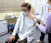 박형준 부산시장도 '부스터샷', 백신 추가접종 시민참여 권해