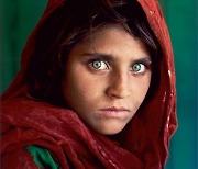 37년 전 전쟁 참상 알린 '아프간 소녀'..탈레반 피해 이탈리아로 이주
