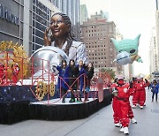 aespa gives 'Savage' performance at Macy's Thanksgiving Day Parade