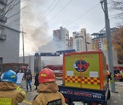 서울 영등포 지식산업센터 공사장 화재 발생..60명 대피
