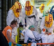 유럽 코로나 사망 150만명 넘어..체코, 국가비상사태