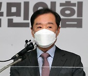 '김종인 없는 선대위' 닻올린 野, '이재명 친정체제' 강화한 與