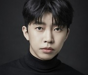 임영웅, 흔들림 없는 인기..35주 연속 아이돌차트 1위