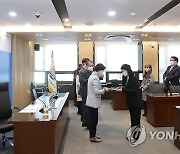 양천구청장, 코로나19 업무 관련 신규공무원 임용장 수여