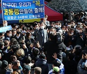 이재명, 윤석열 겨냥 "국정 모르는 3無 후보..이상한 스승 찾아"