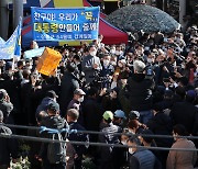 전남 곳곳 훑은 明 "호남 없으면 민주당도 없다..尹은 3無 후보"(종합)