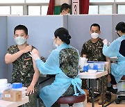 軍장병 내달 27일부터 화이자 백신으로 '부스터샷'