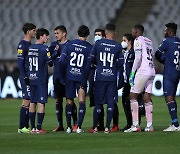 '코로나 악몽' 포르투갈 프로축구 골키퍼 포함 9명만 뛰다가 중단