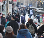 단계적 일상회복 한달..의료체계 흔들리는데 정부 대처는 '미적'