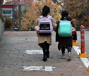 학생 확진 늘고 해외선 변이까지..'학생 방역패스' 적용하나