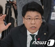 장제원 "진중권, 정권교체 훼방꾼"→ 陳 "張파리 파이팅, 혼자 다 해드셔"