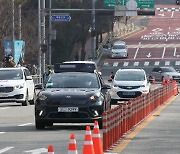 도로 달리는 오세훈 시장 탑승 자율주행차