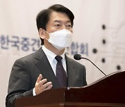 '미·중 패권 전쟁 중, 대한민국의 전략은? - 과학기술패권국가' 토론회, 축사하는 안철수