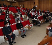 광주 간 이재명 "'전두환 추징금'도 상속받게 법 만들자"