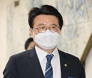 황운하 "윤석열 지지자, 대부분 저학력 빈곤 · 고령층" 썼다 삭제