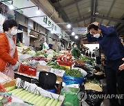 서울 전통시장 70여곳 '특판전'..온·오프라인 할인