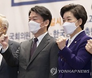 과학기술패권국가 토론회 기념촬영하는 안철수 대선 후보