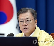 [2보] 문대통령 "일상회복 2단계 전환 유보..4주간 특별방역대책"