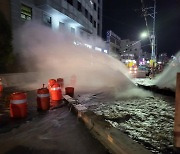 광주 백운광장 하수관로 공사중 상수도관 파열..인근 물바다