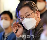 [포토]'청년 기업인들과 의견 나누는 이재명'