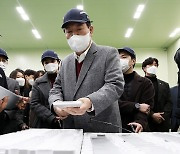 윤석열, 이준석 패싱 논란에 "잘 몰라..권성동에게 만나보라 했다"