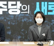 與 "조동연 관련 강용석 주장, 전혀 사실 아냐..강력한 법적 대응"