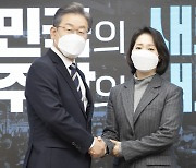 이재명, 잇단 '정책 철회'..실용 행보일까, 여론 영합일까