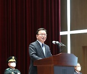 국방대 안보과정 졸업식서 축사하는 김부겸 총리