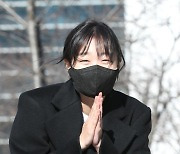 [포토] 김다미 '꽃받침 대신 합장'