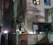 인천 주상복합 건물 화재 진화..26명 자력 대피(종합)