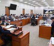 국회, '경항모 사업' 이견에 예산안 합의 결렬..손실보상금·지역화폐도 발목(종합)