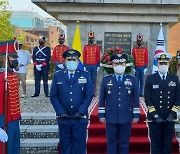 박인호 공군참모총장, 콜롬비아 6·25 참전기념비 참배