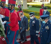 콜롬비아 6·25 참전기념비 참배하는 공군참모총장